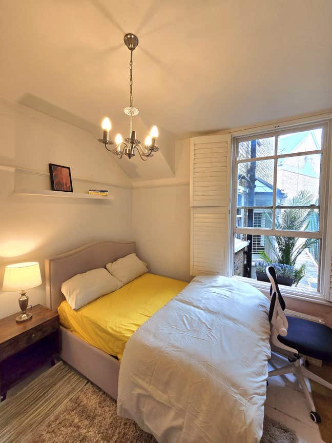 Charming Victorian Garden Flat facing park Main Photo