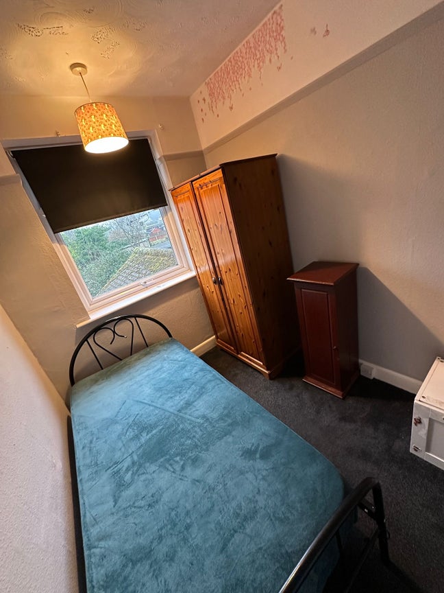 Fully furnished single bedroom available in a quie Main Photo