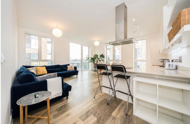 Spacious en suite in 2-bed Battersea flat Main Photo