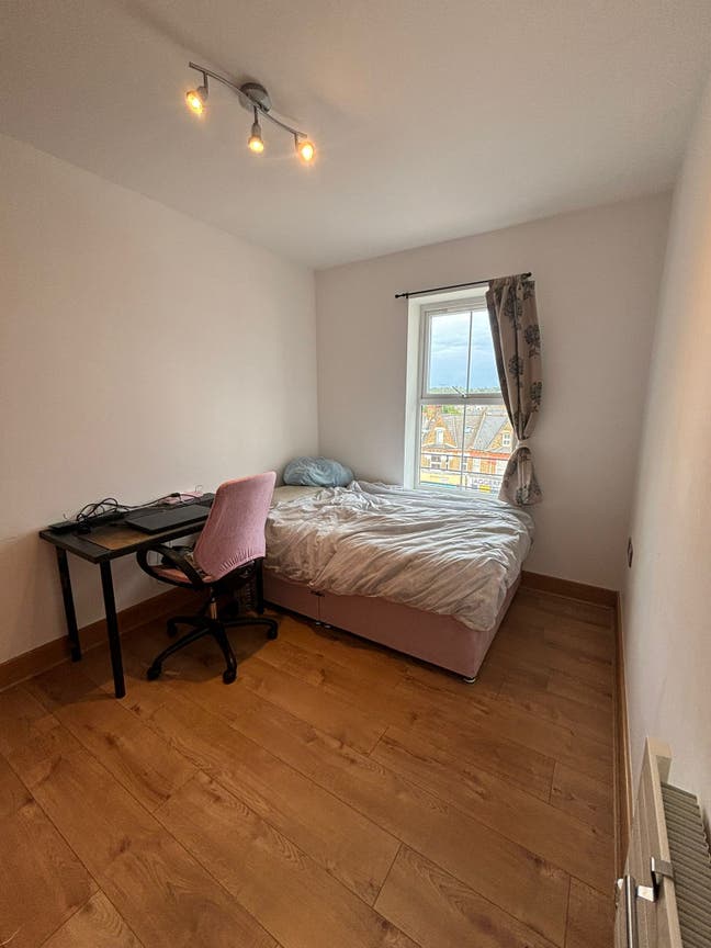 Double bedroom near high street, Kingston station Main Photo
