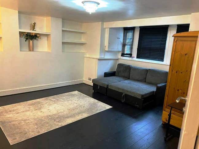 Spacious 2 bed flat to let located in London N16. Main Photo