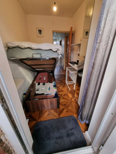 Single + private area / Double Rooms - quiet house Main Photo