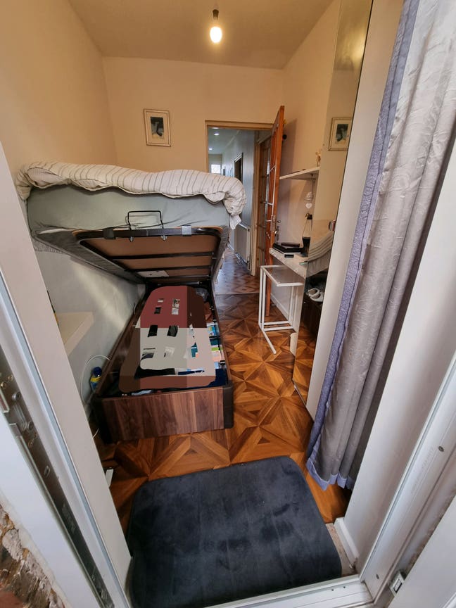 Single room + private covered area in East End Main Photo