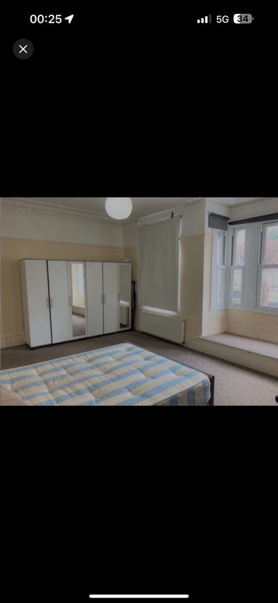 2 Double Rooms Available in Spacious 3-Bed House Main Photo