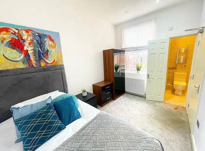 NEW Ensuite Room Available in Evesham Road! Main Photo