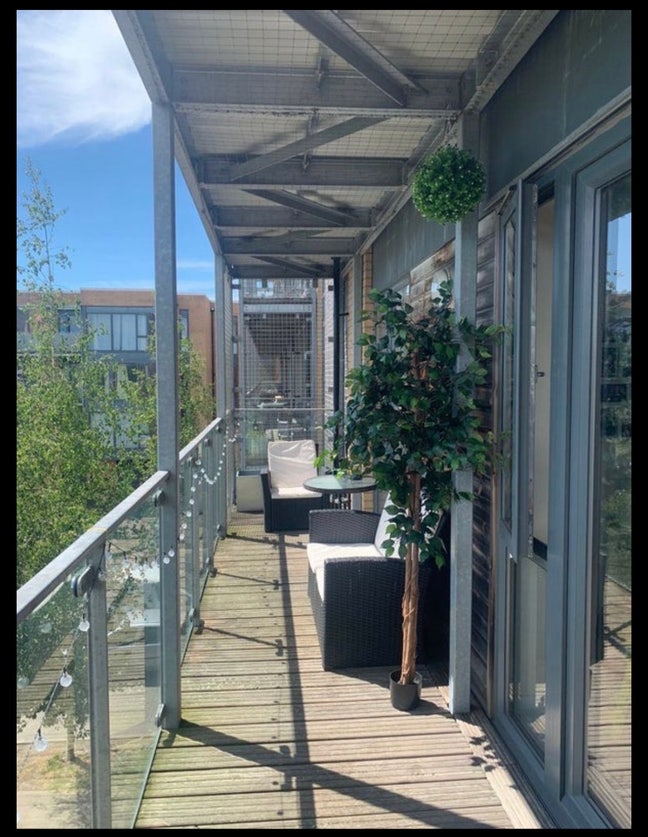 Spacious Double Room | Private Bathroom & Balcony Main Photo