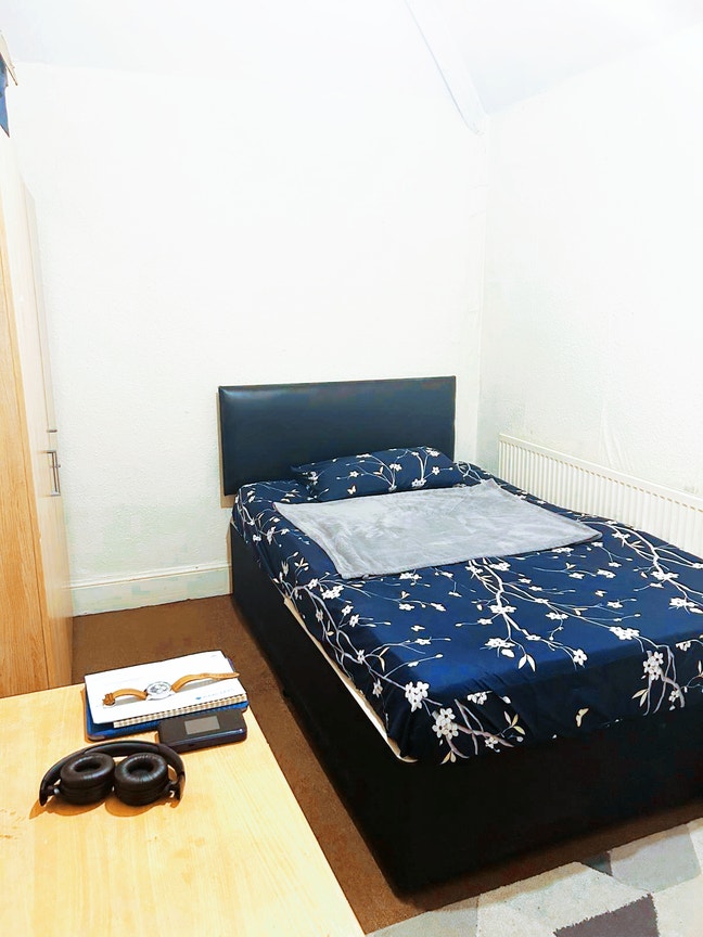 1 Bedroom available in 6 Bedroom Shared House Main Photo