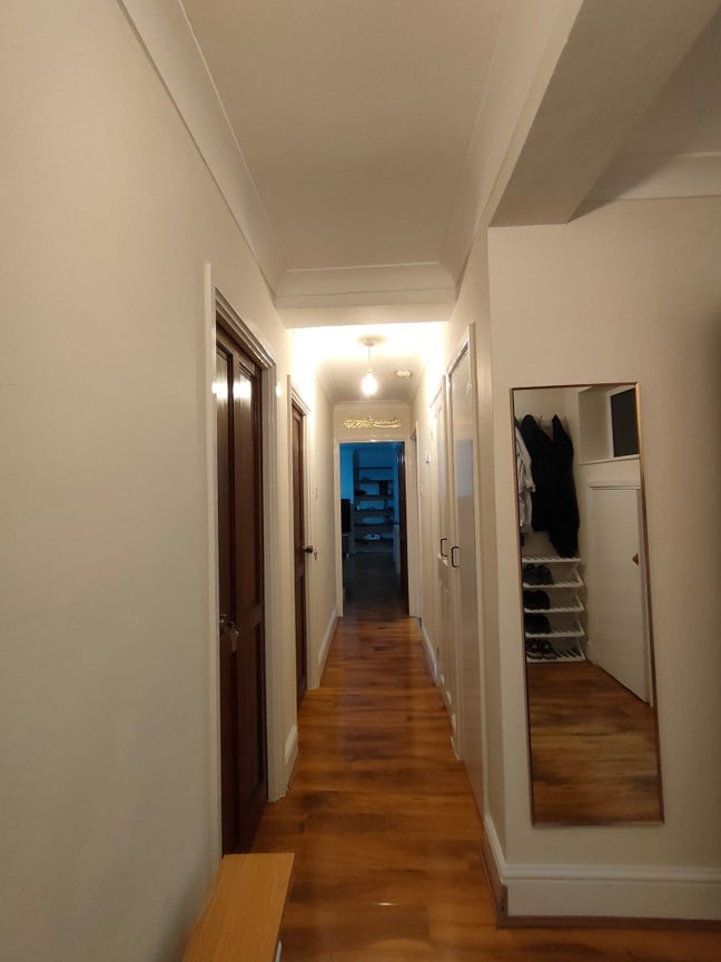 Spacious clean Double Room available immediately Main Photo