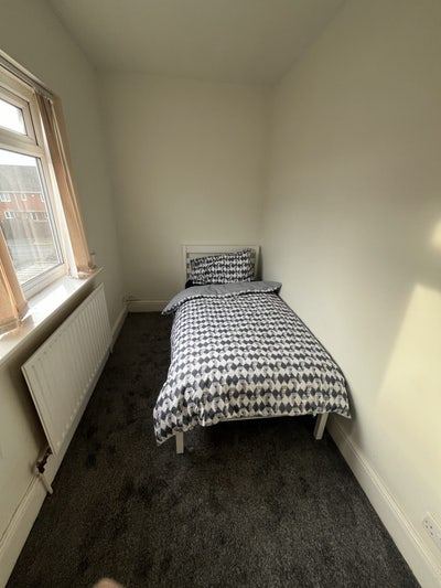 Room in Wakefield Main Photo