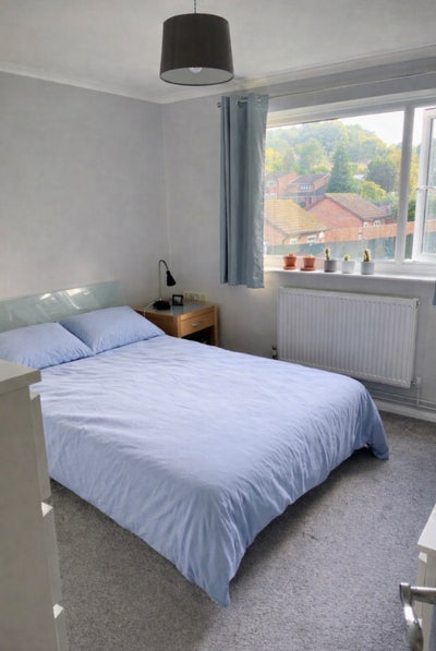 Double room to let in Biggin Hil Main Photo