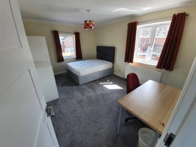  Postgrad/Student  Room Available April Main Photo