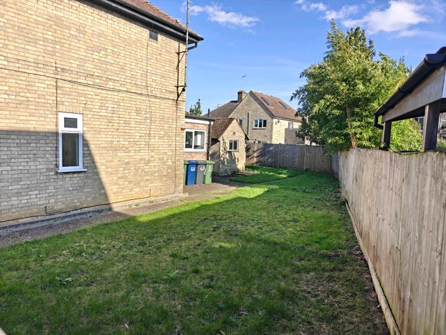 Comfortable Clean 4 Bed Just Off Mill Road Main Photo