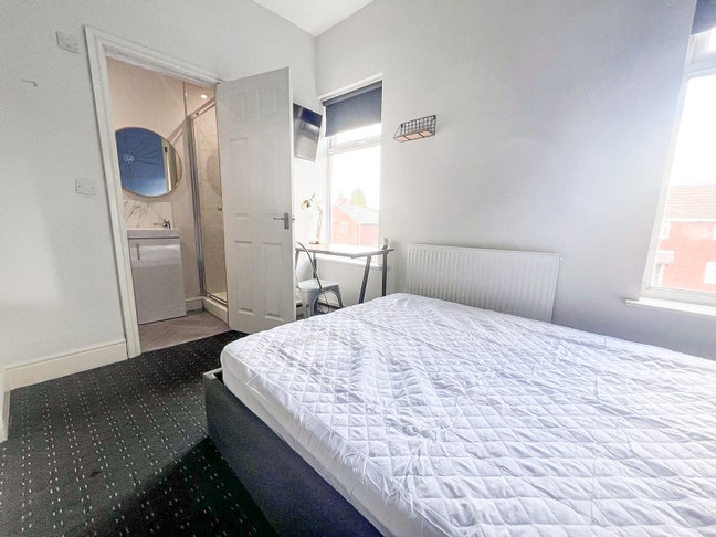 Ensuite Bedrooms All Female House Main Photo