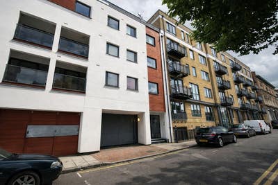 Secure Top Modern En-Suite Next to Tower Bridge!! Main Photo