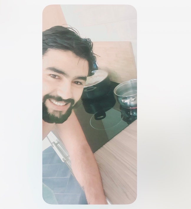 I am a professional male aged 32. I am lookin... Main Photo