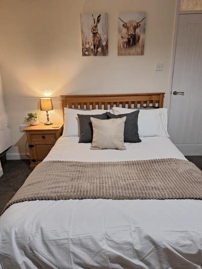 Large Double Room Close to MPH Main Photo