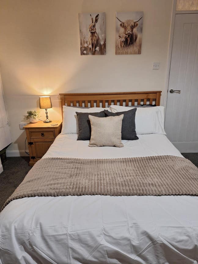 Large Double Room Close to MPH Main Photo