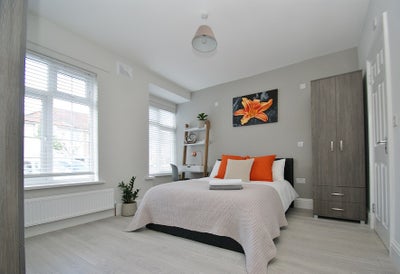 Large ensuite, Newly decorated, Bills Incl Main Photo