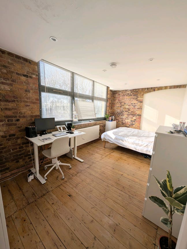 Huge room in friendly London Fields flat! Main Photo