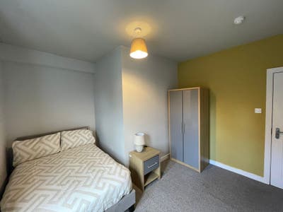 Double Room Avail Lovely Wortley House Share LS12 Main Photo