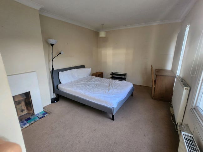 Spacious double room available in Herne Hill Main Photo