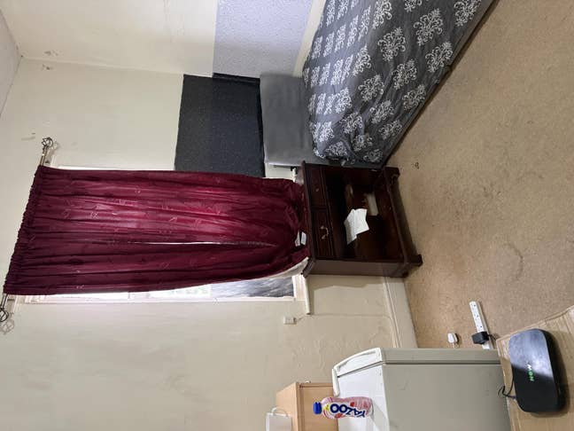 A double bedroom available in a 3 bedroom house. Main Photo