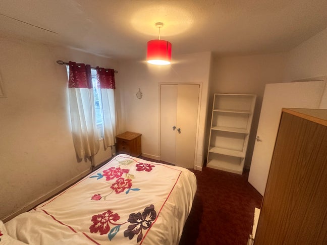 Double room to rent in Broomhouse  Main Photo