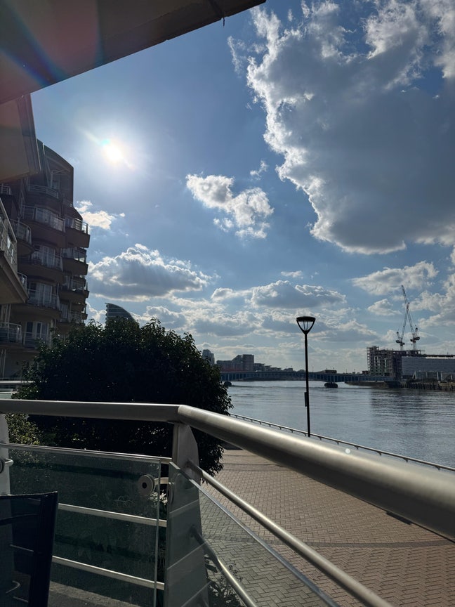 Beautiful Riverside Flat  Main Photo