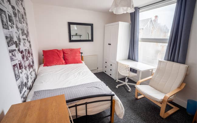 2 Bright Double Rooms - Radnor Place Main Photo