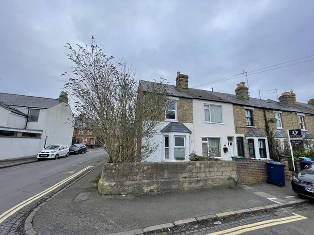 Room available in two-person, furnished houseshare Main Photo