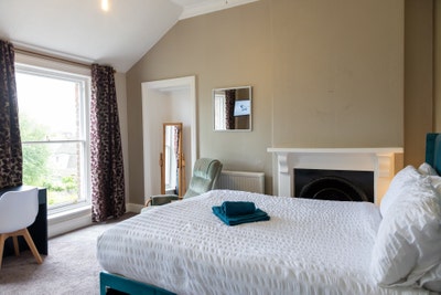 Great Location - Spacious Rooms in York Main Photo