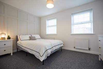 One ensuite double bedroom available now! Main Photo