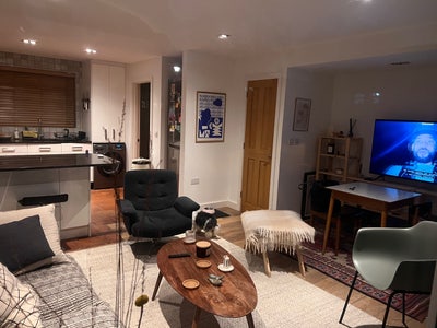 Bright 1-Bedroom House with Garden – Short Let Main Photo