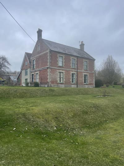 Shared Accommodationin Rural House Main Photo