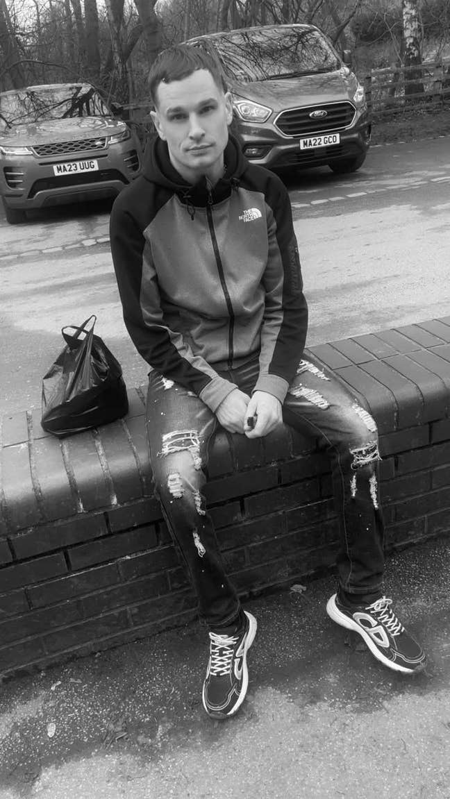 32 year old Male seeks a single or double room Main Photo