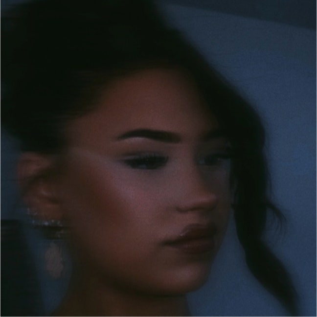 19 year old Female seeks a double room Main Photo