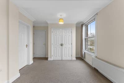 Spacious 2 Bedroom Apartment in Lincoln Road - PE1 Main Photo