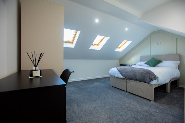 Stunning En-Stunning Rooms Available 🏡 ⭐️  Main Photo