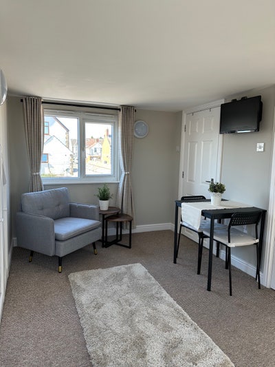 En-suite room for professionals in Cathays  Main Photo