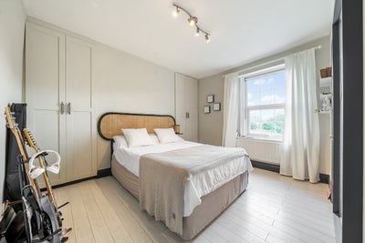 Double en-suite room in a big house  Main Photo