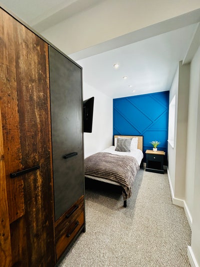  Ensuite Room Close to Rugby Train Station! Main Photo