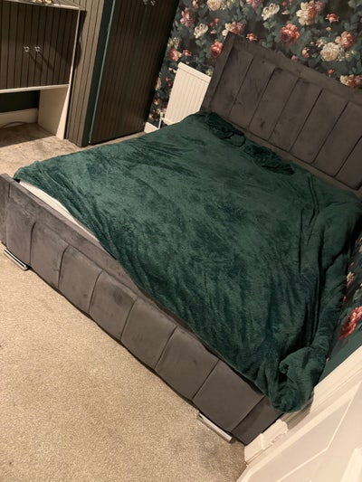 Room to rent for girls  Main Photo