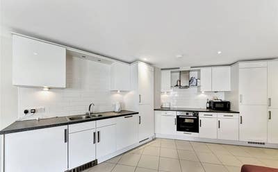 2 Bed Flat, Winders Road, SW11 Main Photo