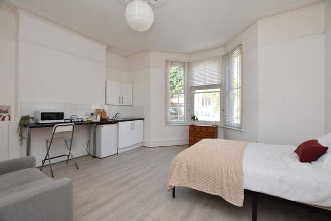 Student Room to Rent - Bristol Main Photo