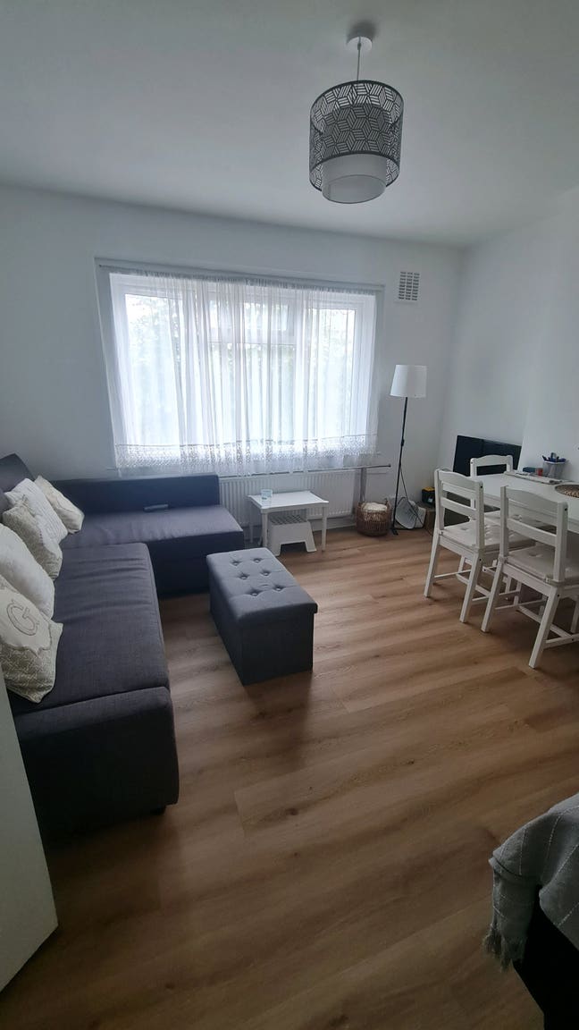 Doble bedroom to let in a 2 bed flat. Main Photo