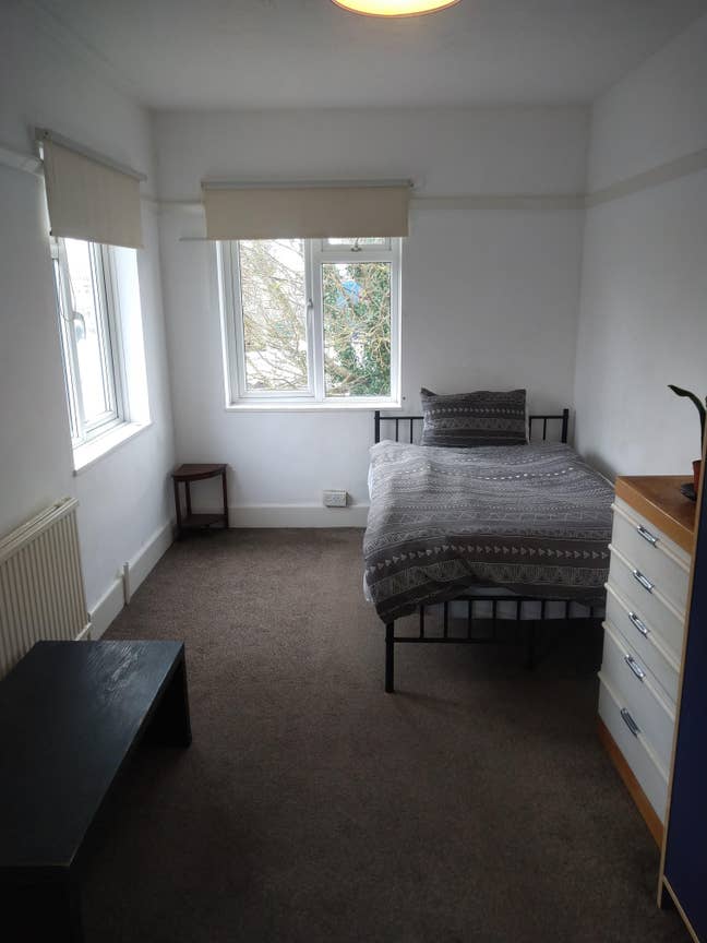 Large Single Room 20ft x 8.6ft Main Photo