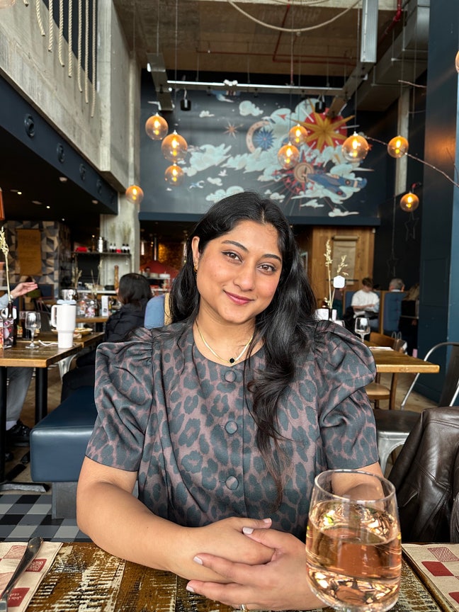 Professional Female Seeking Room / Buddy Up Main Photo