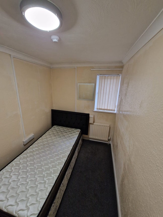  Single Room to let town Centre Bletchley Main Photo