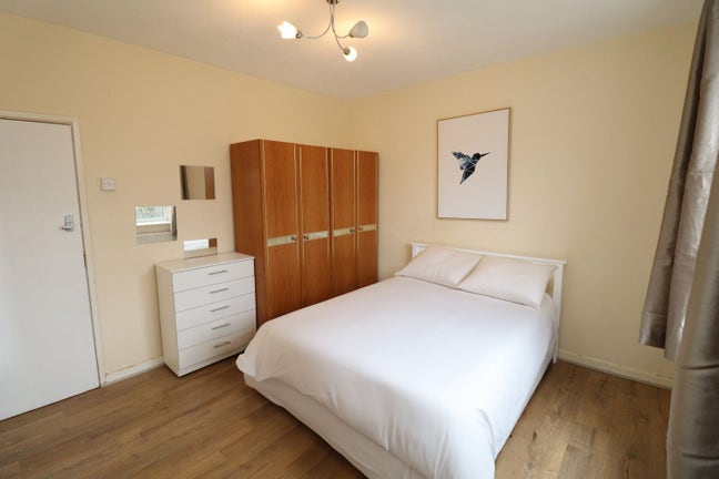 2 Rooms in 3-Bed Flat 10mins Walk to Swiss Cottage Main Photo