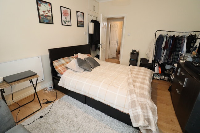 2 Studios Same Floor | Couples OK | Free Parking Main Photo